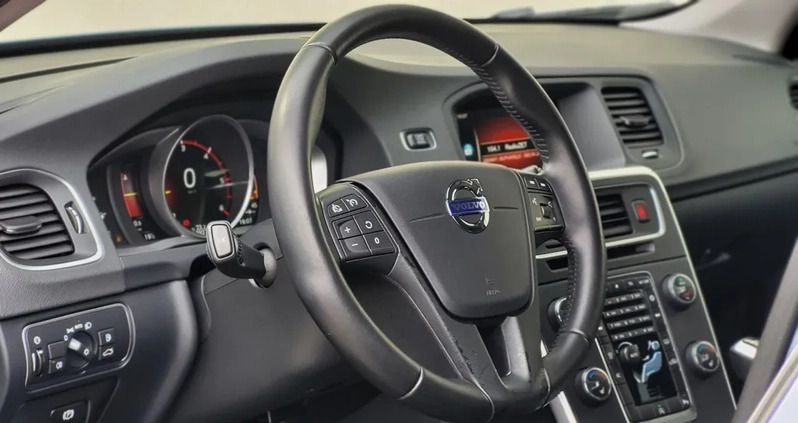Volvo V60 cena 63500 przebieg: 129000, rok produkcji 2017 z Aleksandrów Łódzki małe 529